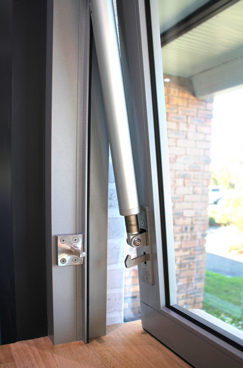 Paragon electric strut window