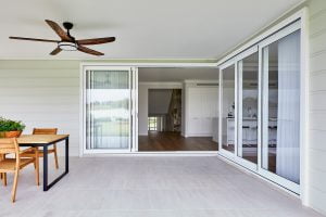 Paragon 90 degree corner stacking door in Pearl White