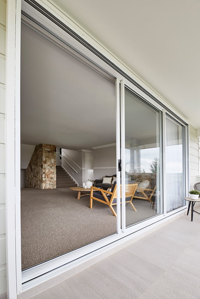 Horizon stacking door in Pearl White