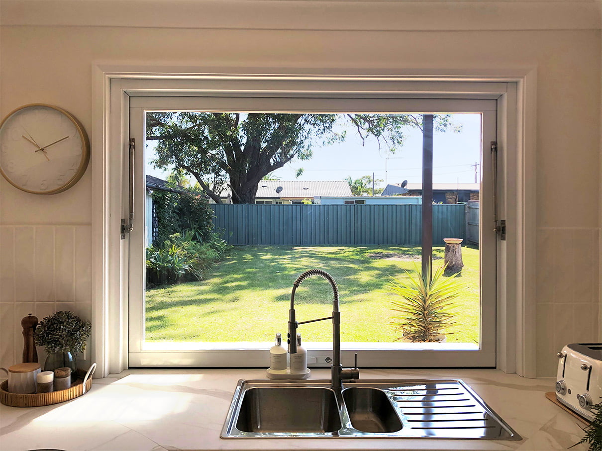 Paragon gas strut window