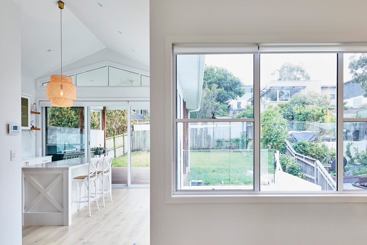 Horizon 3-lite double hung window in Pearl White