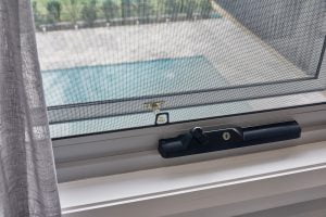 Horizon awning window chainwinder