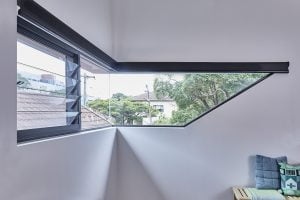 90degree corner join window and louvre