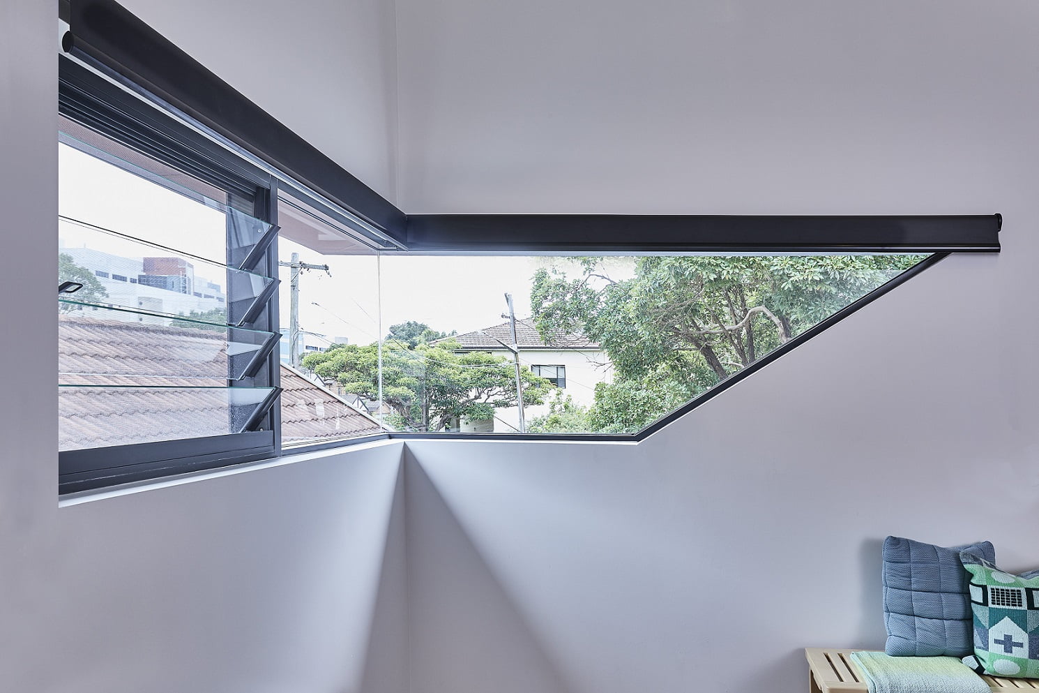 90degree corner join window and louvre